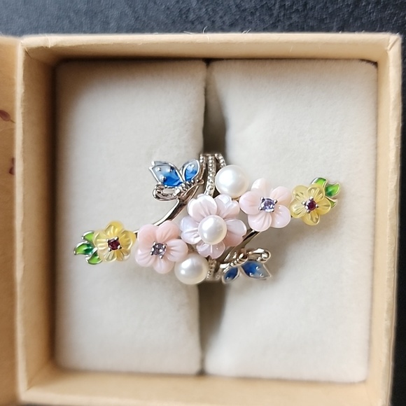 Mother of Pearl and Multi Gemstone Enameled Floral Ring - Picture 2 of 8